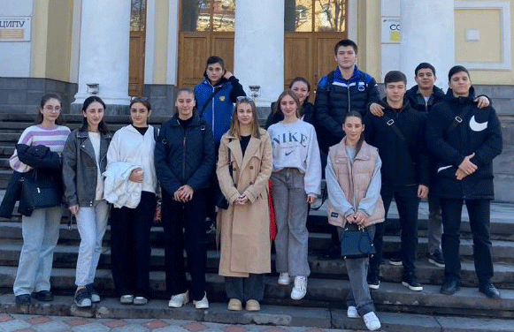 Студенты ВКУ посетили  археологический музей СОГУ им. К. Л. Хетагурова