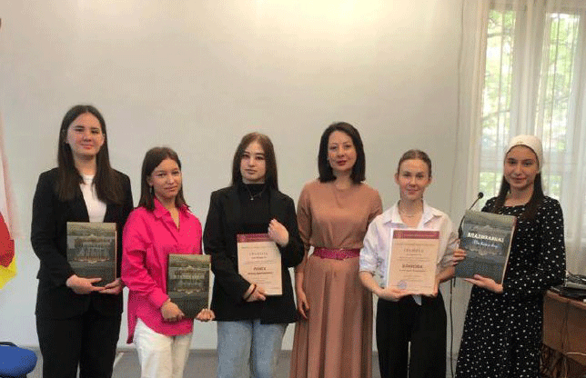 Во Владикавказском колледже управления состоялось награждение победителей конкурса «Лучший студент года»