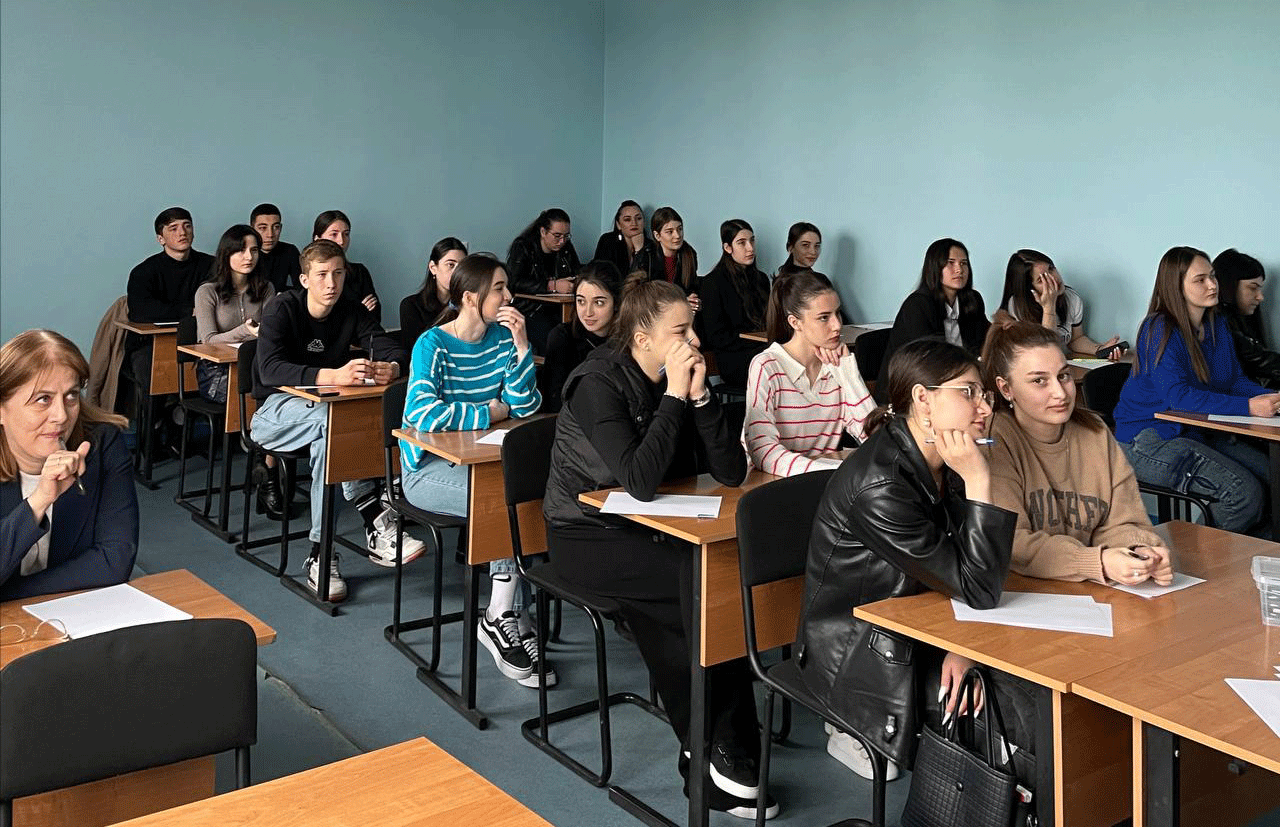 В рамках празднования Дня осетинского языка и литературы студенты Владикавказского колледжа управления написали Глобальный диктант.