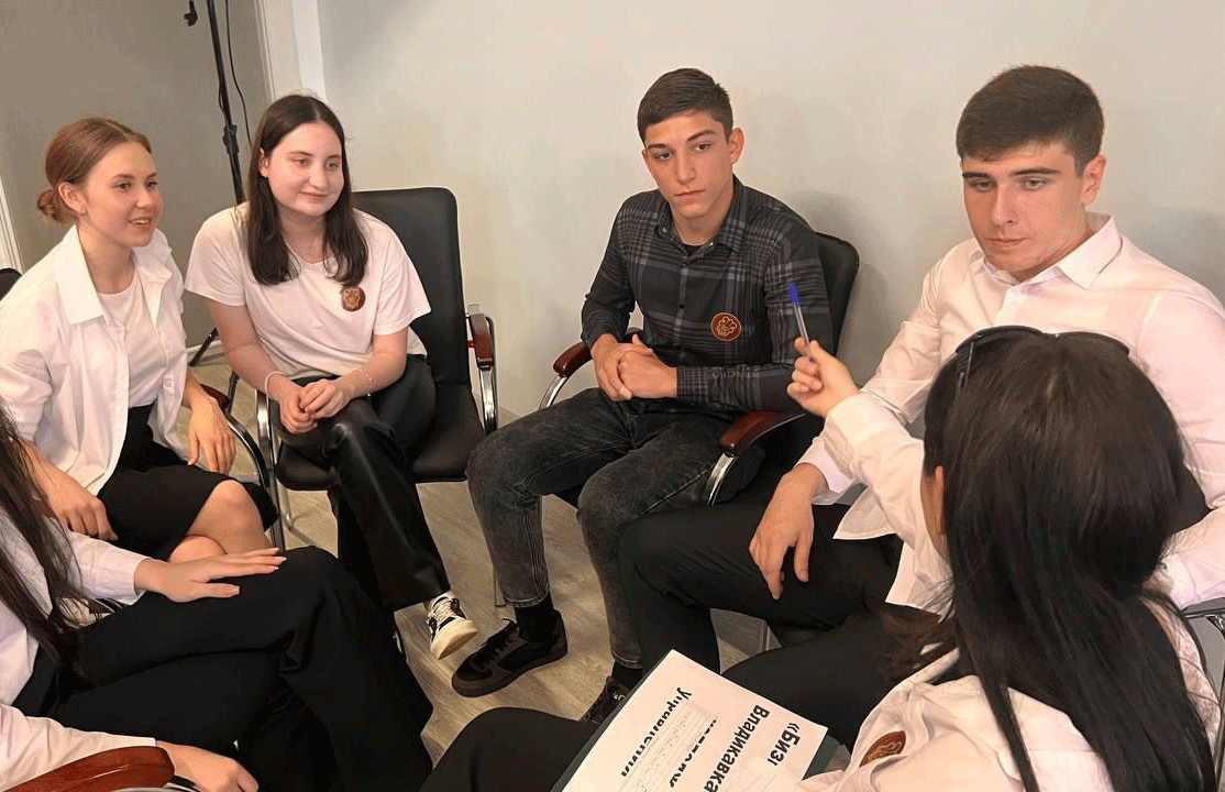  Студенты Владикавказского колледжа управления приняли участие интеллектуальном турнире «Что? Где? Когда?» среди организаций СПО Северной Осетии.