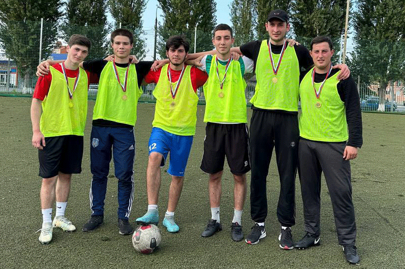 26-27 сентября  состоялся футбольный турнир среди студенческих команд ВИУ и ВКУ.