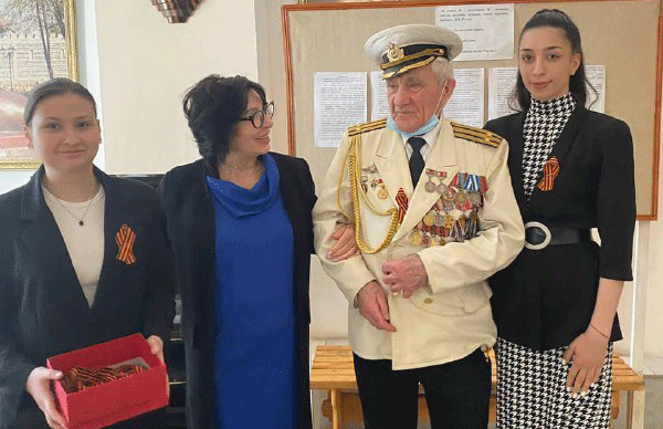 Студенты Владикавказского колледжа управления в преддверии 9 мая посетили Дом ветеранов.
